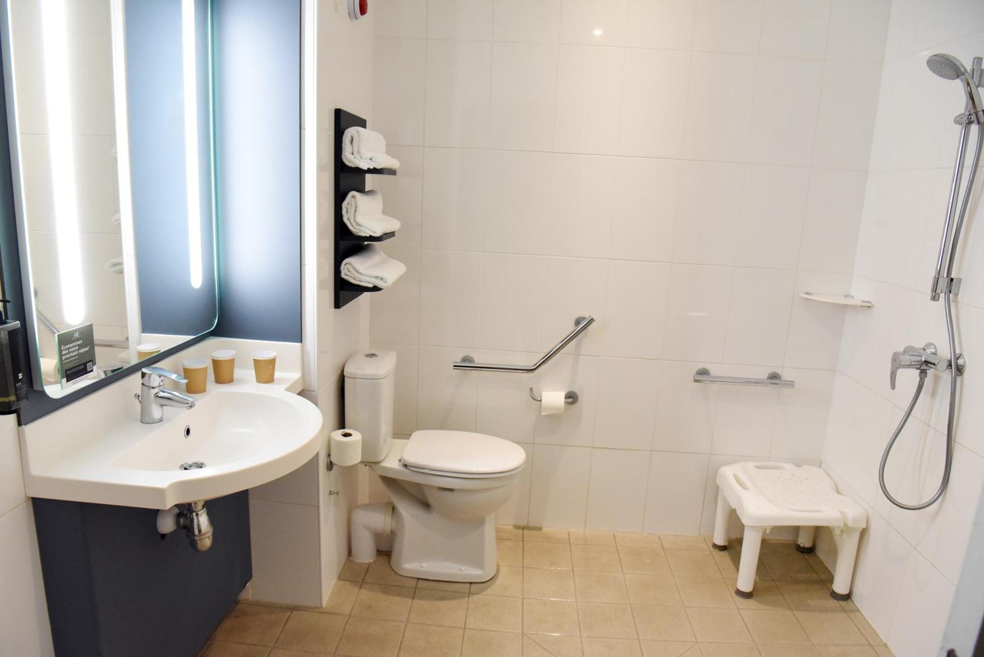 Ibis Laval Le Relais D'armor Hotel