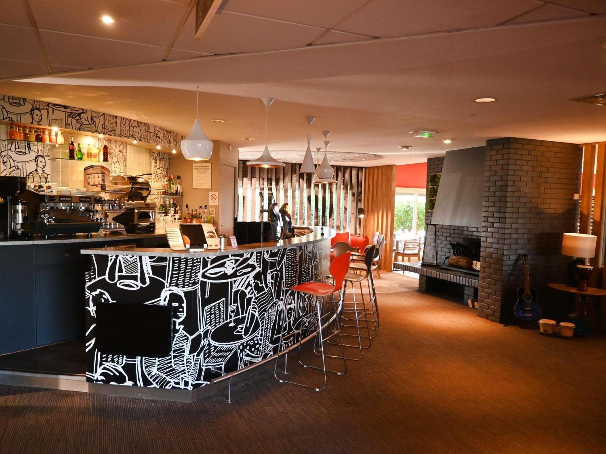 Ibis Laval Le Relais D'armor Hotel 3*