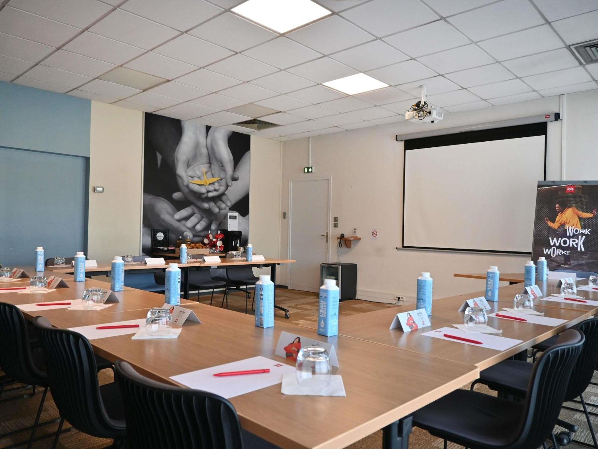 Ibis Laval Le Relais D'armor Hotel 3*
