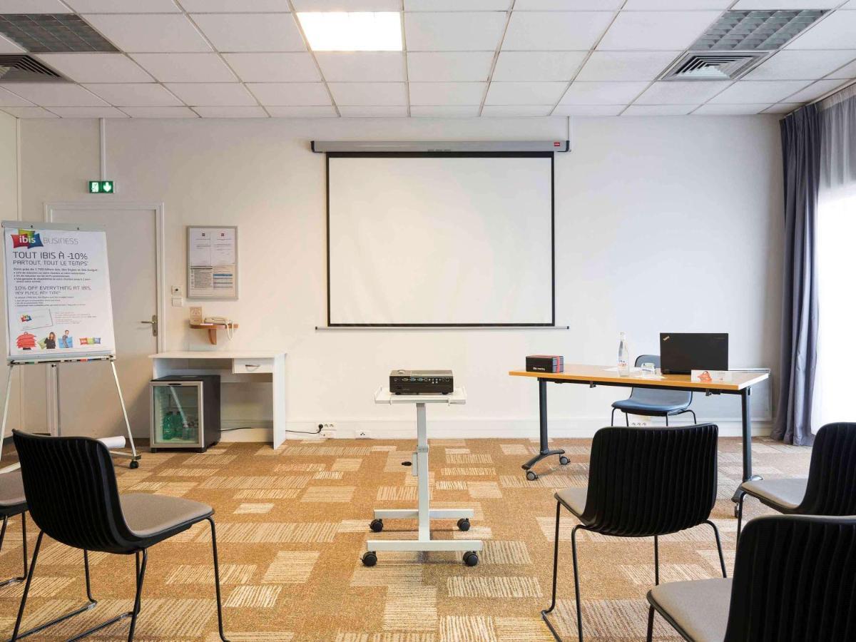 Ibis Laval Le Relais D'armor Hotel 3*